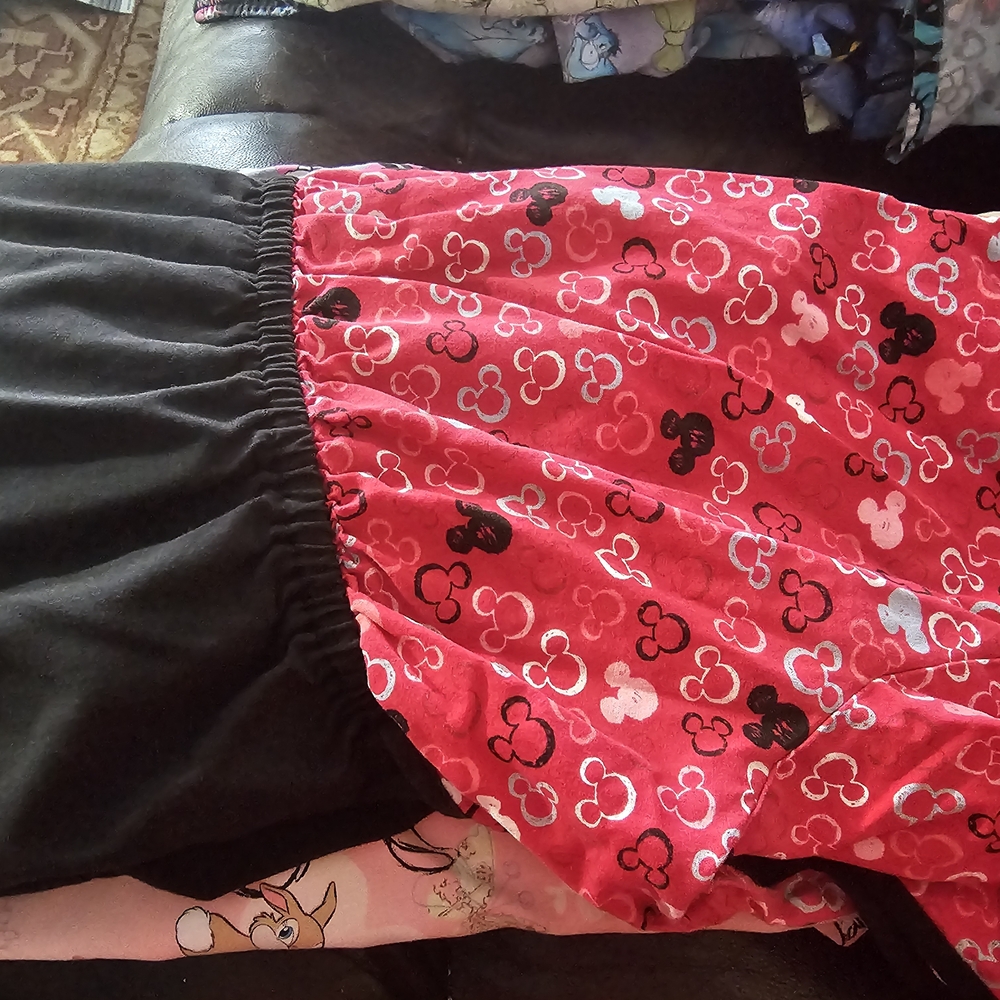 Red & Black Mickey Print Scrub Top Size 2x With Elastic Detail